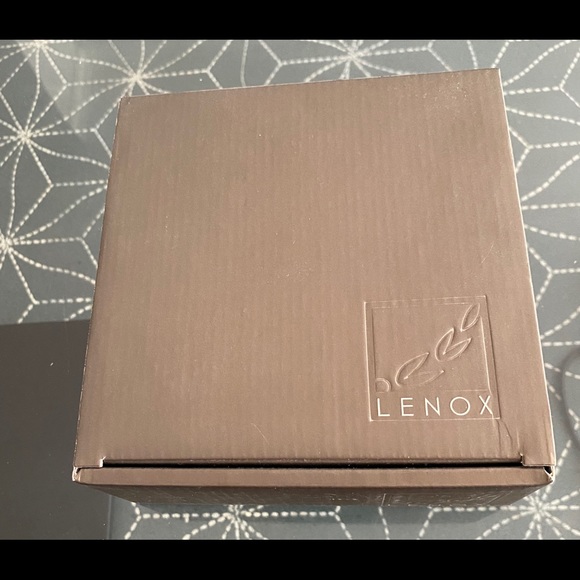 NWT & BOX- Lenox round appetizer plates- set of 4 - Picture 2 of 4